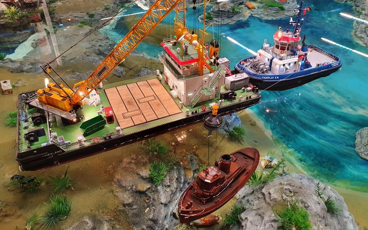 Bild12 Wrackbergung mit funkferngesteuertem Kran 2