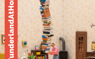 Recreate wunderland 2 buecherstapeln