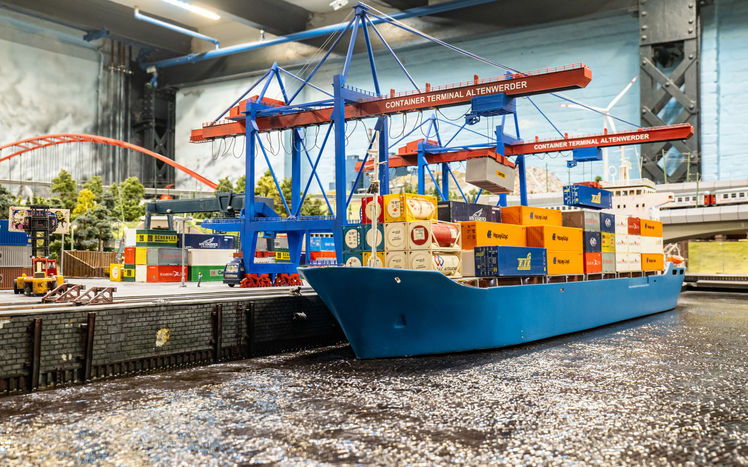 Hamburg hafen containerschiff kräne
