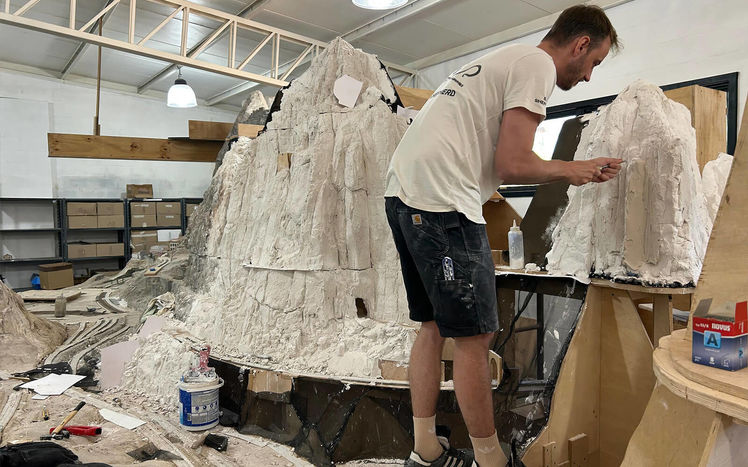 Regenwald bau pilar gipsen