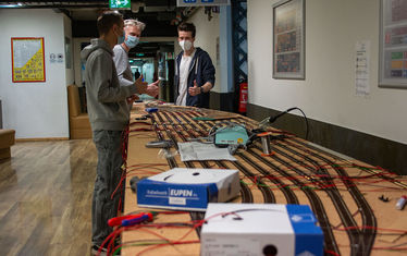 Wb 01 kw 15 2021 n 1068 schattenbahnhof